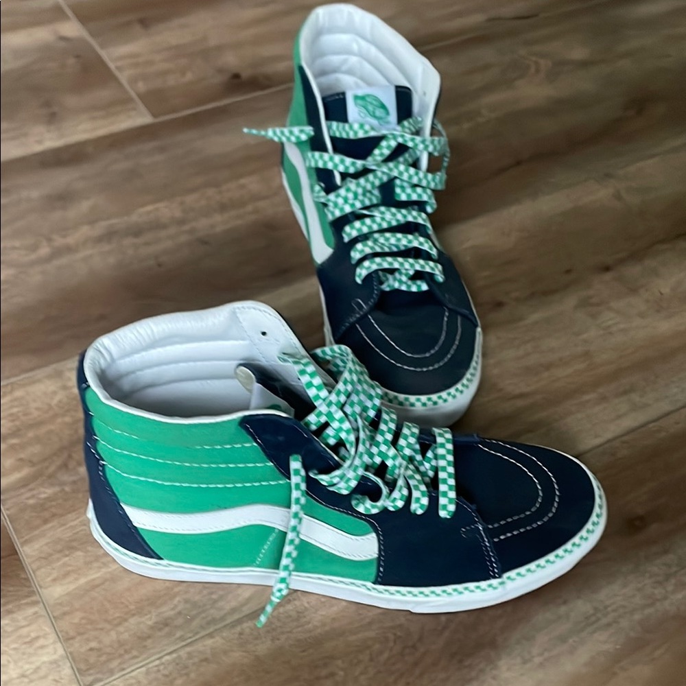 VANS Hi-Top Sneakers